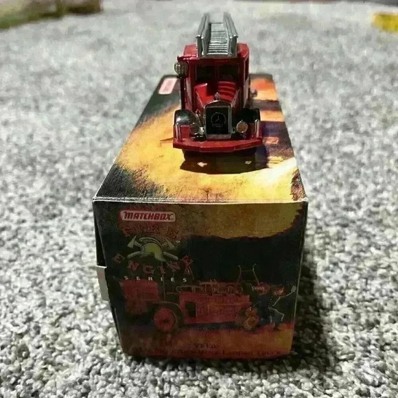 Matchbox Models Of Yesteryear Fire Engine YFE05 1932 Mercedes-Benz Ladder Truck - Picture 6 of 12